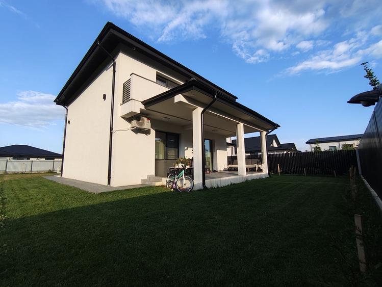 Casă cu 4 camere în Valea Ursului