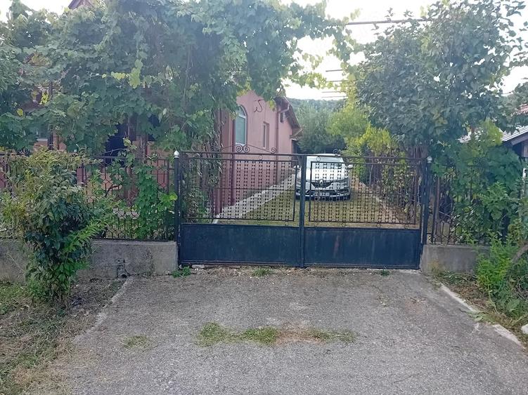 Casă cu Teren 1000 Mp în Bogdănești (Tomșani)