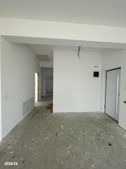 Casă cu 4 camere cu Teren 400 Mp în Domnești
