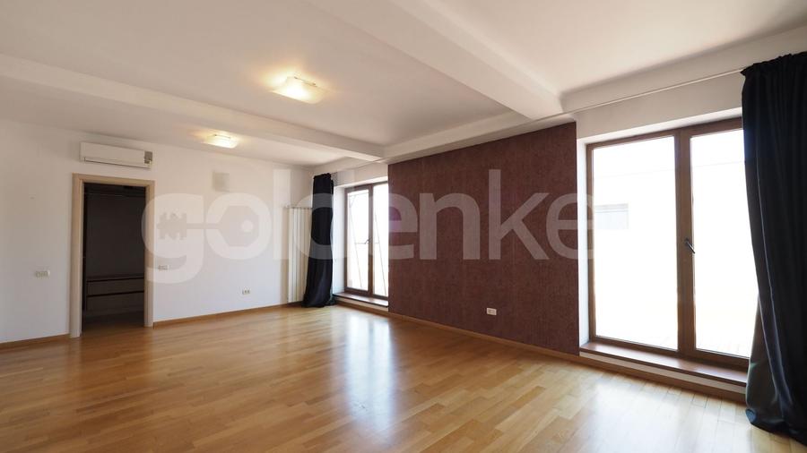 Penthouse cu 6 camere semidecomandat, mobilat în Șoseaua Nordului