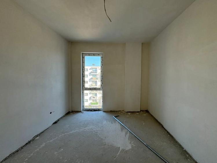 Apartament cu 6 camere decomandat în Dâmbul Rotund