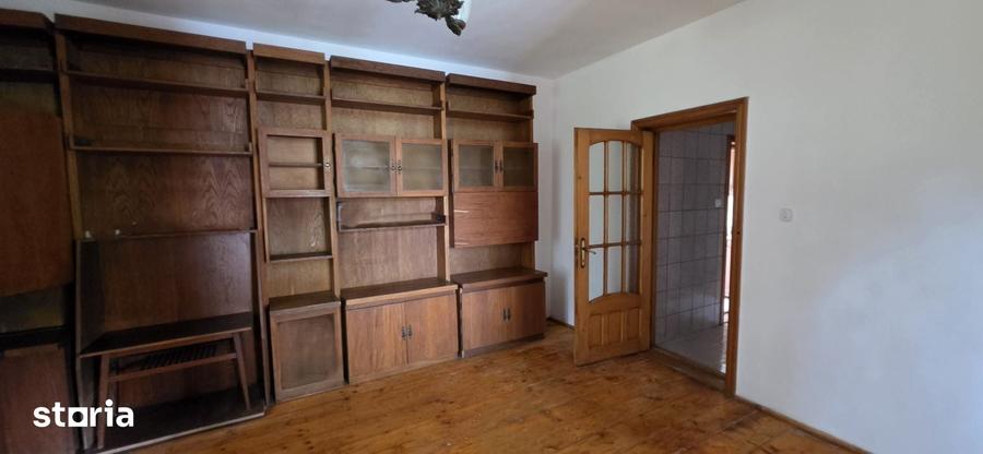 Casă cu 5 camere cu Teren 3000 Mp în Dârvari