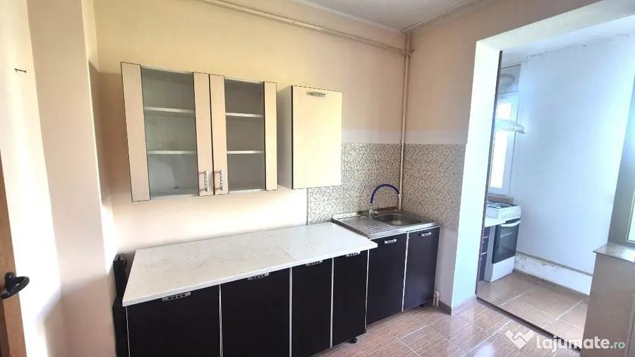 Apartament cu 3 camere semidecomandat în Țiglina 1
