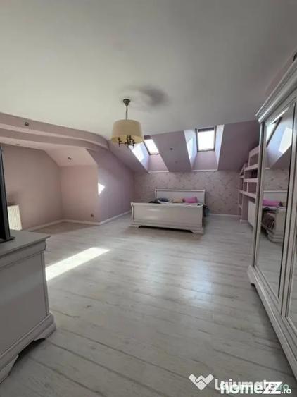 Casă cu 7 camere cu Teren 2500 Mp în Siret