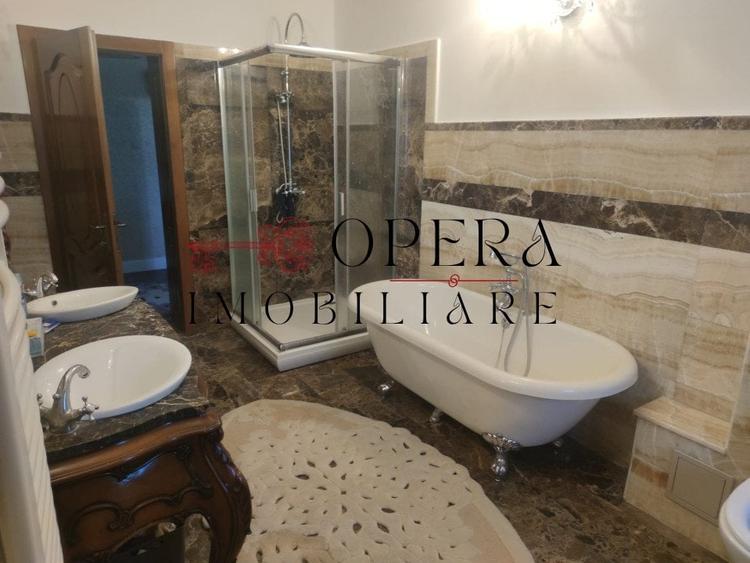 Casă individuală cu 8 camere cu Canalizare în Moara de Vânt