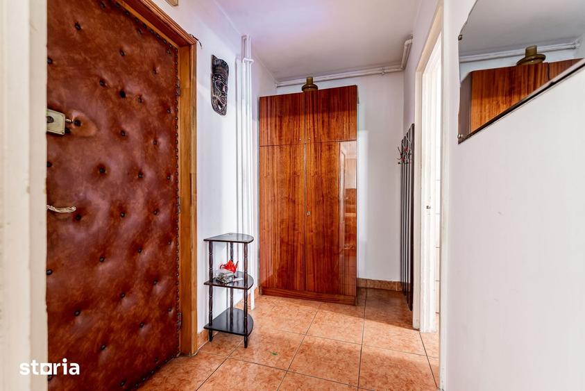 Apartament cu 3 camere semidecomandat în Central