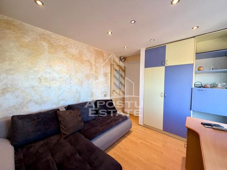 Apartament cu 4 camere decomandat, mobilat în Dorobanților