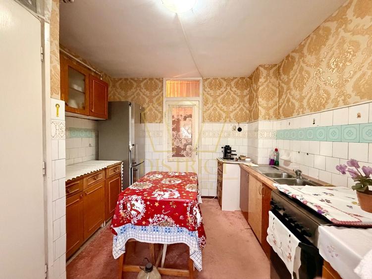 Apartament cu 3 camere decomandat în Buziașului