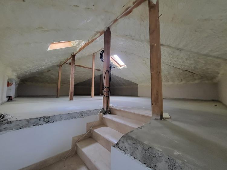 Casă individuală cu 5 camere cu Teren 373 Mp în Tunari