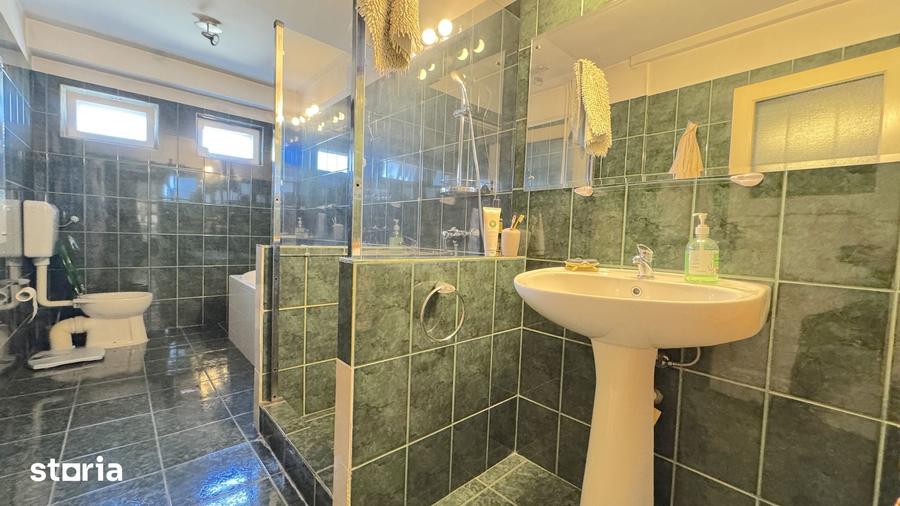 Casă cu 10 camere cu Teren 990 Mp în Sălaj