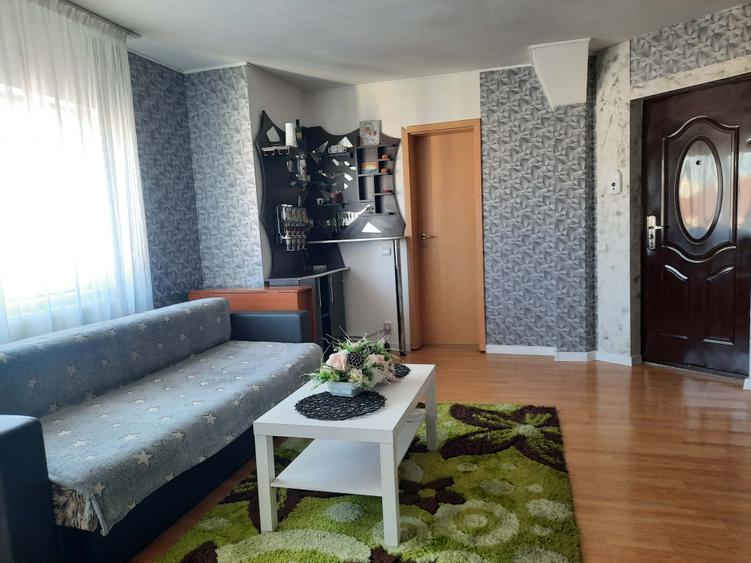 Apartament cu 3 camere decomandat, mobilat în Hipodrom 2
