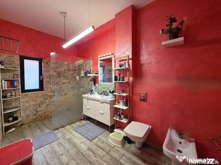 Casă cu 7 camere cu Teren 3200 Mp în Lipia