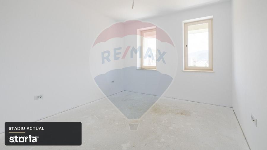 Apartament cu 3 camere decomandat în Tractorul