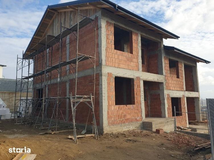 Casă cu 4 camere cu Teren 250 Mp în Valea Lupului