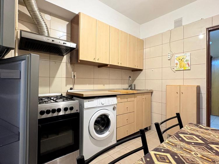 Apartament cu 3 camere decomandat în Victoriei