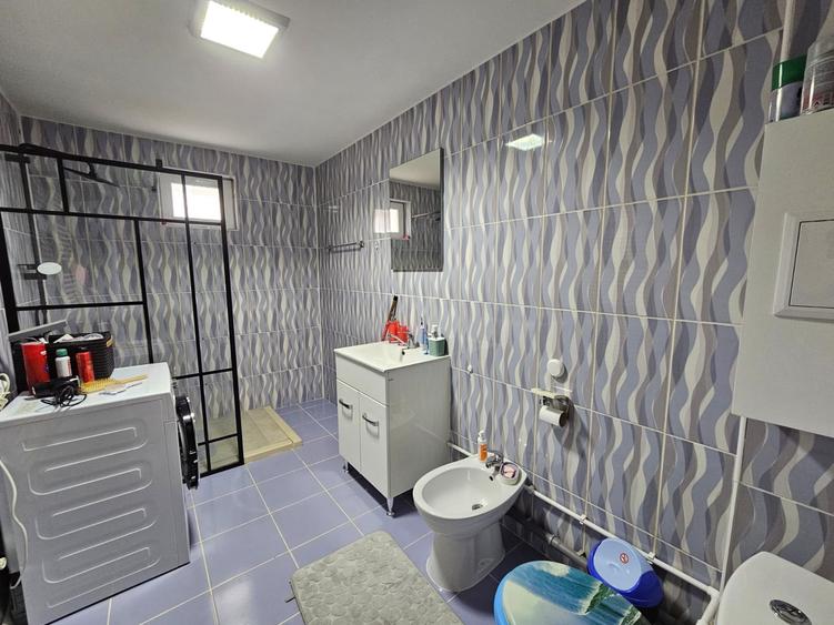Casă cu 8 camere cu Teren 2200 Mp în Crevedia