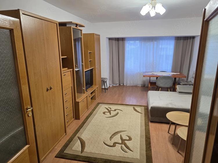 Apartament cu 3 camere decomandat în Stadion