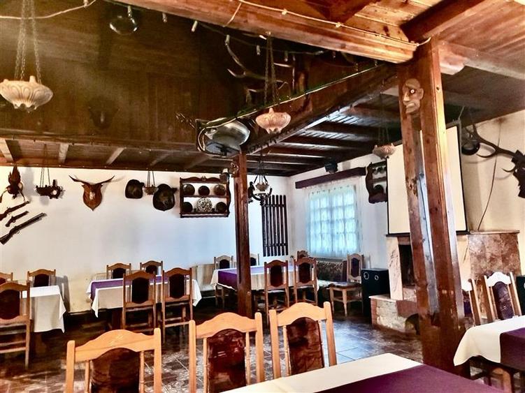 Casă cu 4 camere cu Teren 4500 Mp în Schitu Duca