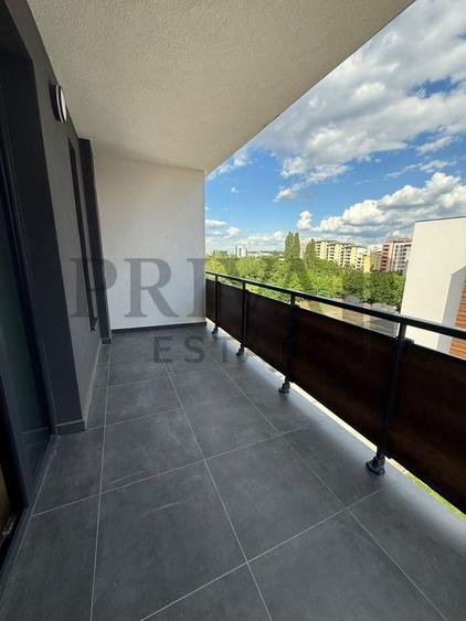 Apartament cu 3 camere semidecomandat în Torontalului