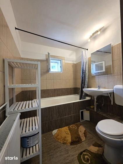 Apartament cu 3 camere semidecomandat în Tineretului