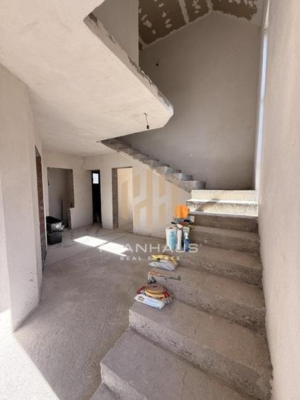 Casă cu 5 camere în Valea Borcutului