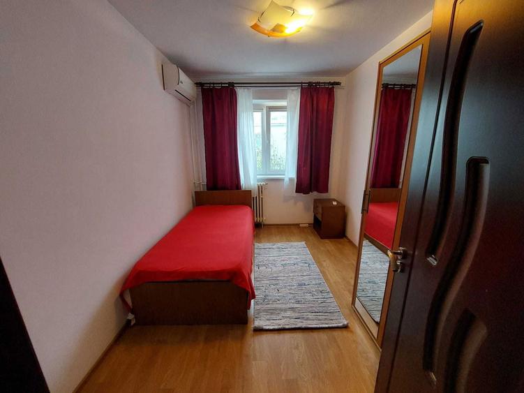 Apartament cu 3 camere decomandat în Casa de Cultură