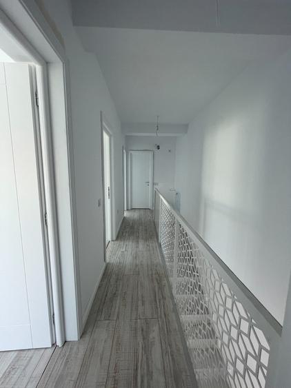 Duplex cu 4 camere cu Canalizare în Central