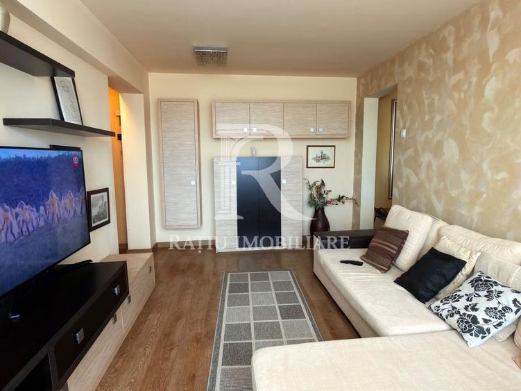 Apartament cu 3 camere decomandat, mobilat în Centru Civic