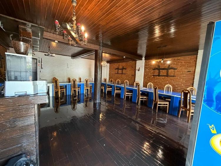 Spațiu comercial, de 200 mp, în Almașu Sec