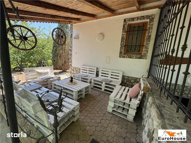 Casă cu 4 camere cu Teren 2700 Mp în Central