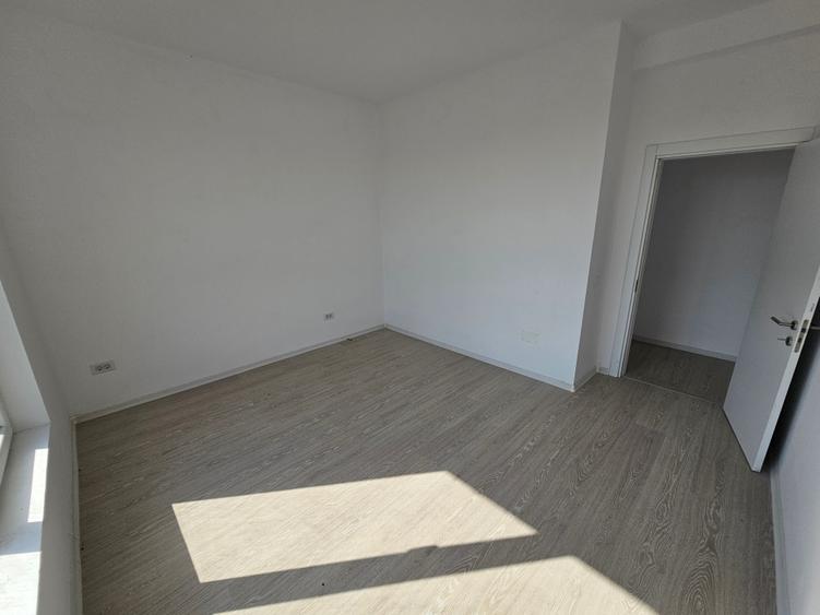 Casă individuală cu 4 camere cu Canalizare în Tunari