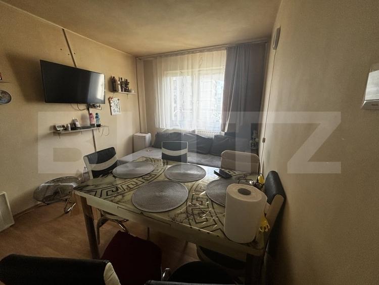 Apartament cu 3 camere semidecomandat, mobilat în Micro 14