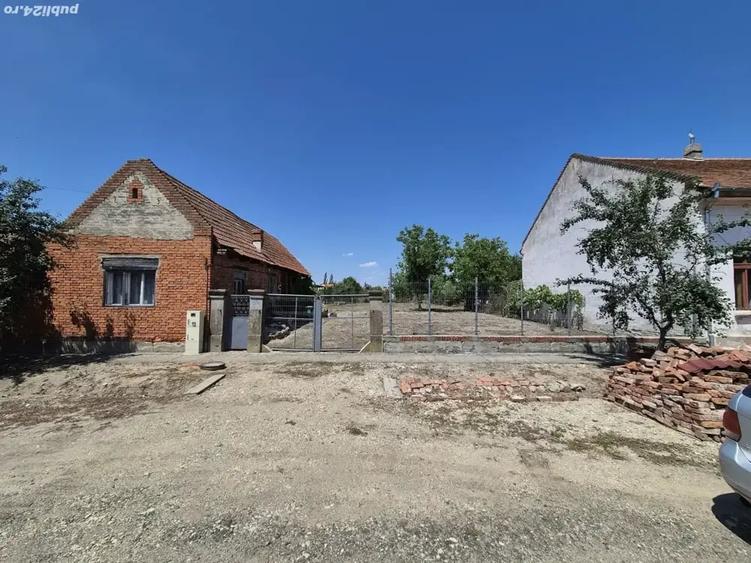 Casă cu 2 camere cu Teren 1600 Mp în Păru