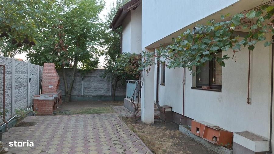 Casă cu 4 camere cu Teren 166 Mp în Central