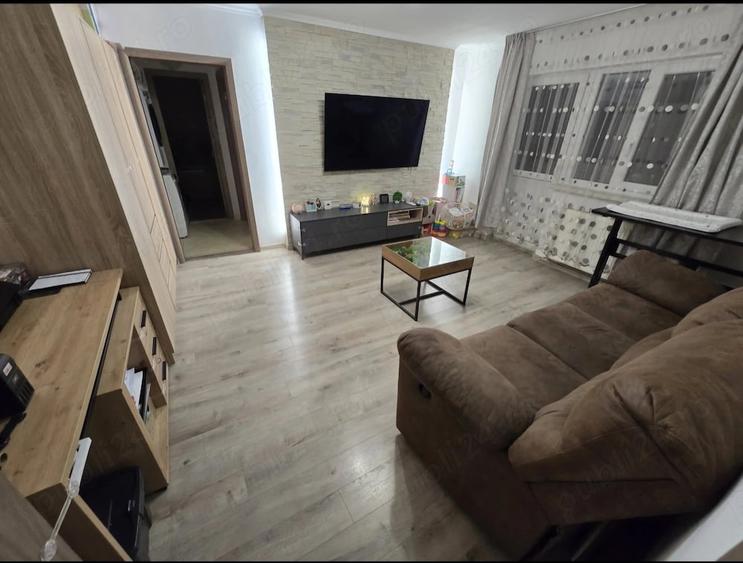 Apartament cu 2 camere semidecomandat în George Enescu
