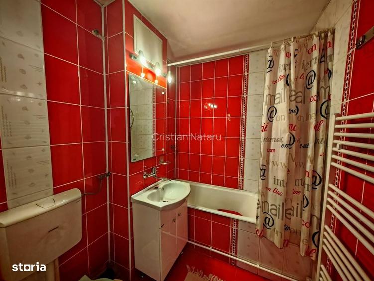 Decomandat, etaj 2/4, 3 camere, Lapus