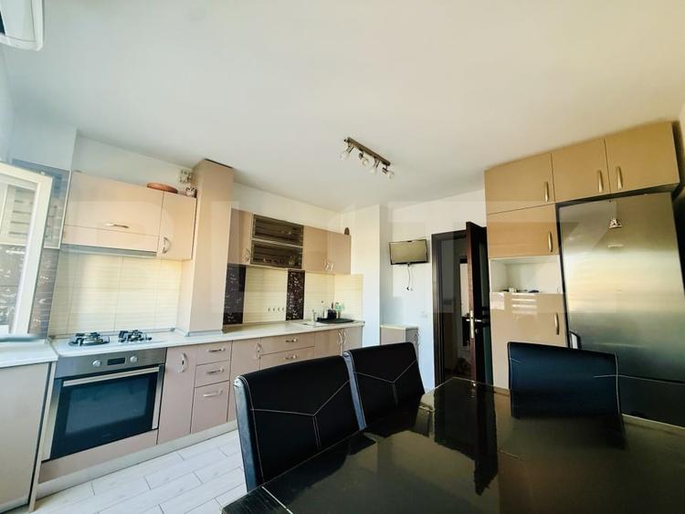 Apartament cu 3 camere decomandat, mobilat în Republicii