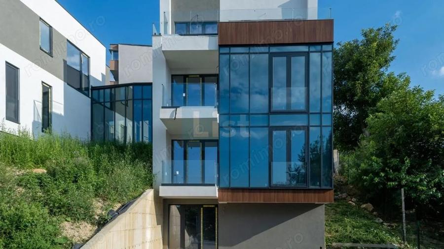 Casă cu 7 camere cu Teren 1250 Mp în Zorilor