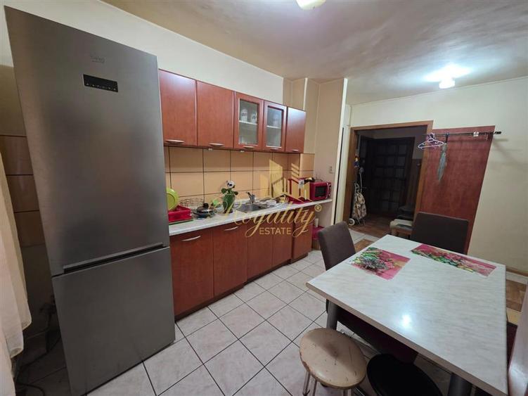 Apartament cu 3 camere decomandat, mobilat în Dorobanților