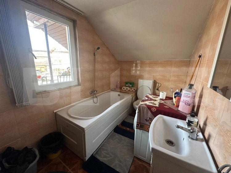 Casă individuală cu 4 camere cu Canalizare în Iris