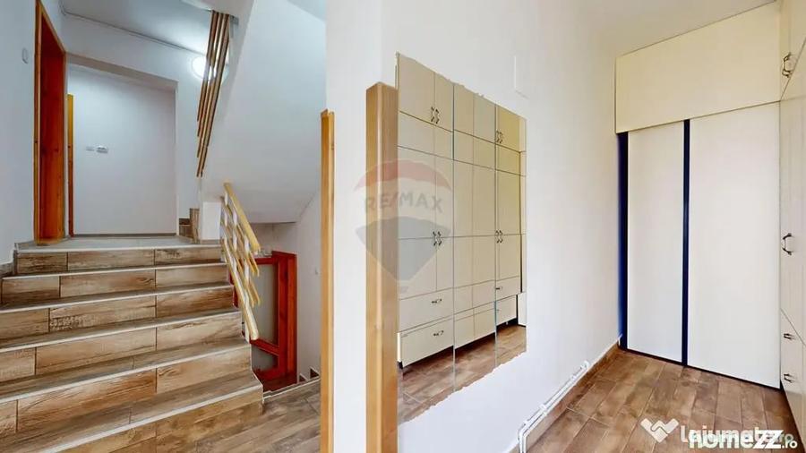 Casă cu 10 camere cu Teren 710 Mp în Central