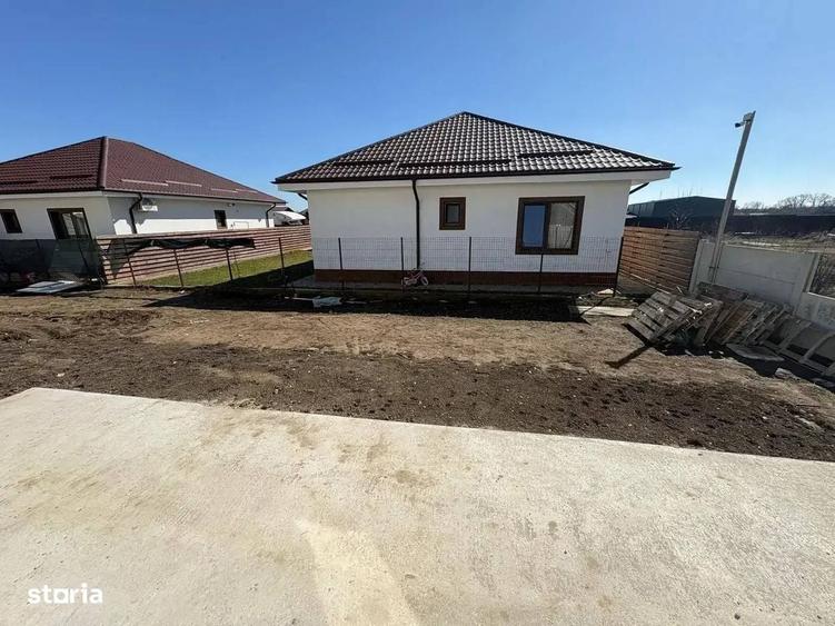 Casă cu 4 camere cu Teren 252 Mp în Afumați