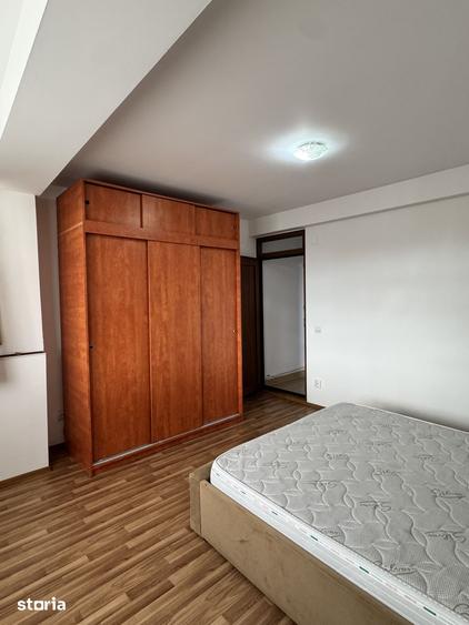 Apartament cu 3 camere decomandat în Exterior Vest