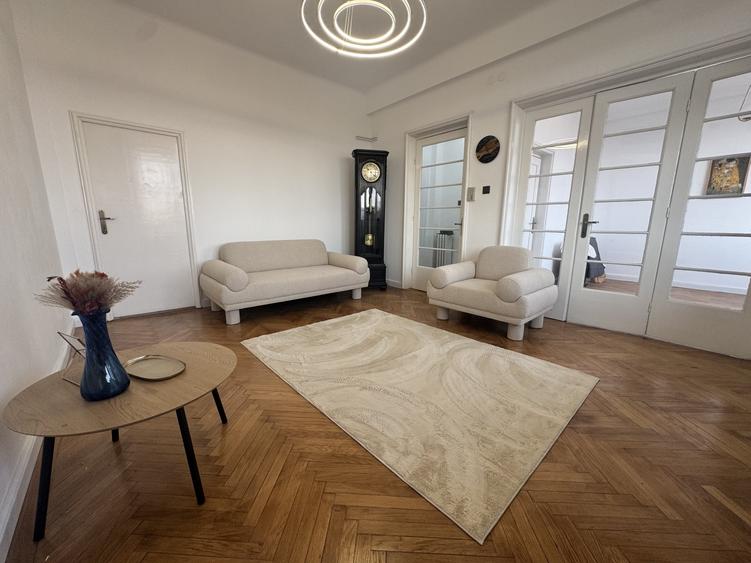 Apartament cu 3 camere semidecomandat în Rosetti