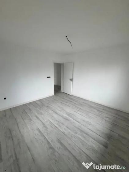 Casă cu 4 camere cu Teren 600 Mp în Satu Nou de Jos