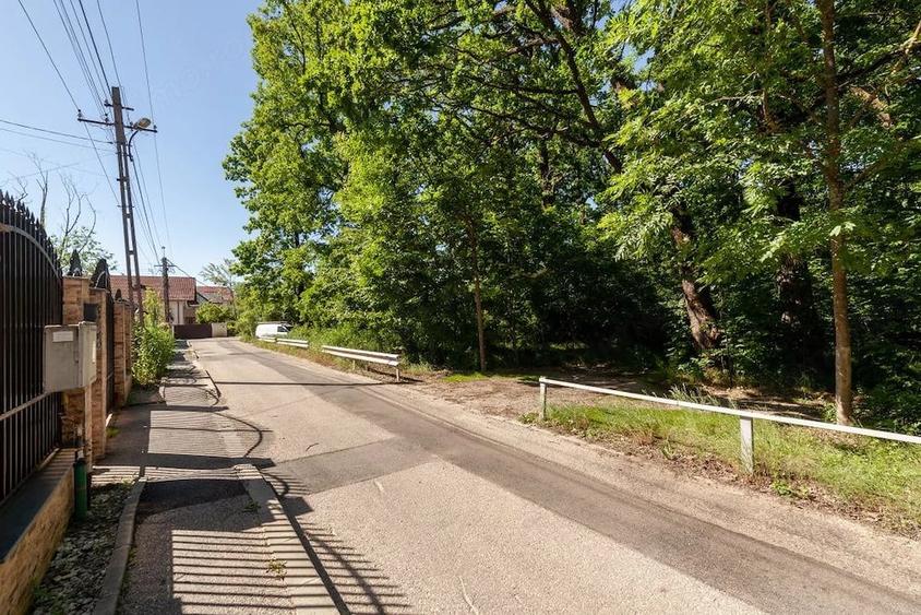 Casă cu Teren 198 Mp în Trivale