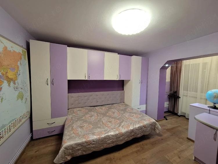Apartament cu 4 camere decomandat în Lipovei