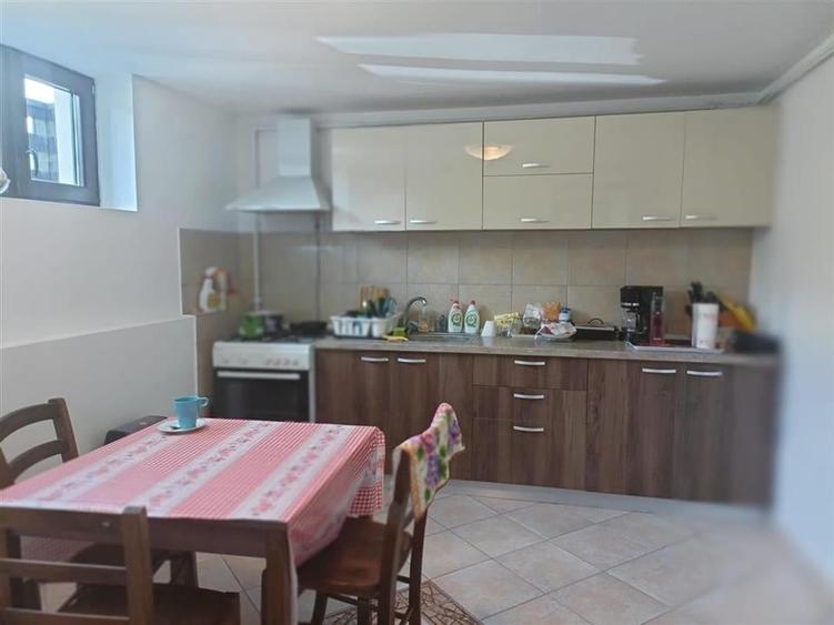Casă individuală cu 11 camere cu Teren 1300 Mp în Bran