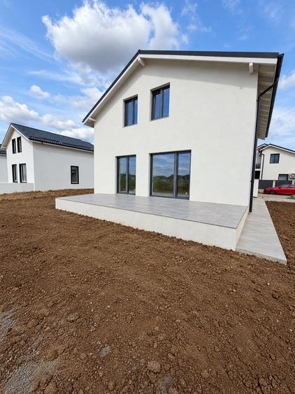 Casă individuală cu 4 camere cu Teren 360 Mp în Berceni