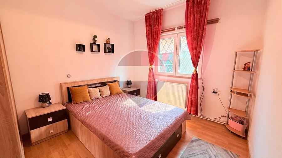 Casă individuală cu 4 camere cu Teren 428 Mp în Central